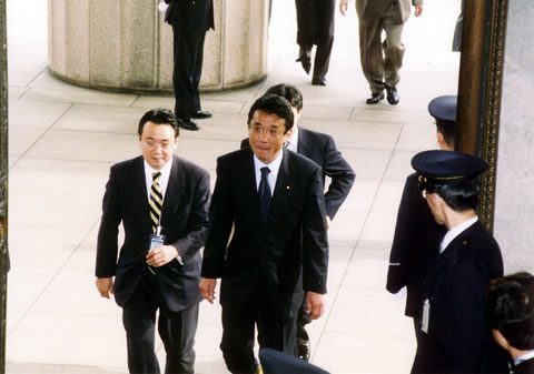 初登院